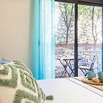 Charm 1, 1br W Kitchen, Parking & Patio شقة ساراندا