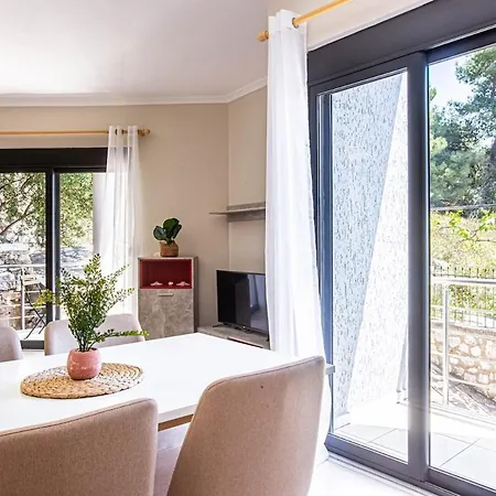 Lägenhet Charm 1, 1br W Kitchen, Parking & Patio