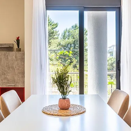 Charm 1, 1br W Kitchen, Parking & Patio * Sarandë