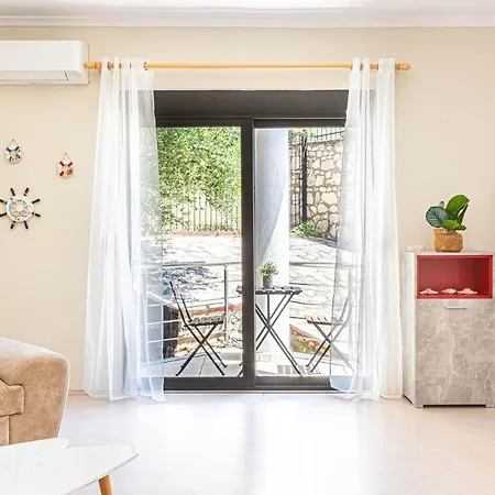 Charm 1, 1br W Kitchen, Parking & Patio Sarandë