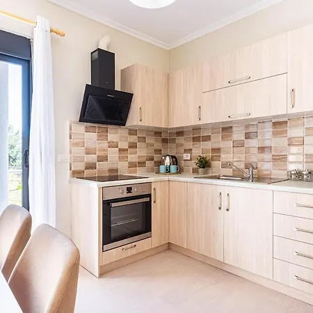 Charm 1, 1br W Kitchen, Parking & Patio شقة