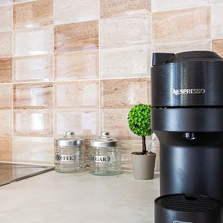 Charm 1, 1br W Kitchen, Parking & Patio