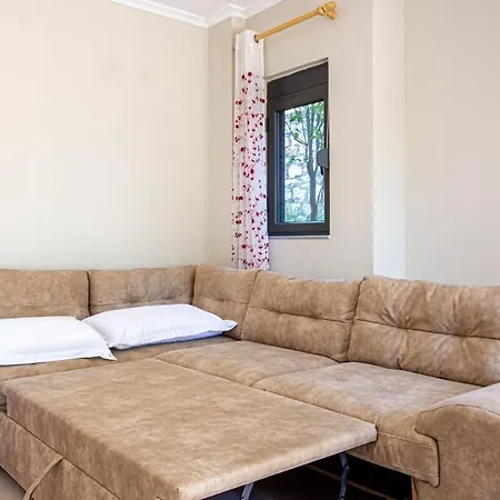 Apartman Charm 1, 1br W Kitchen, Parking & Patio *