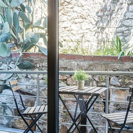 Charm 1, 1br W Kitchen, Parking & Patio Apartament