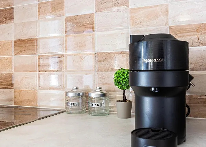 Charm 1, 1br W Kitchen, Parking & Patio