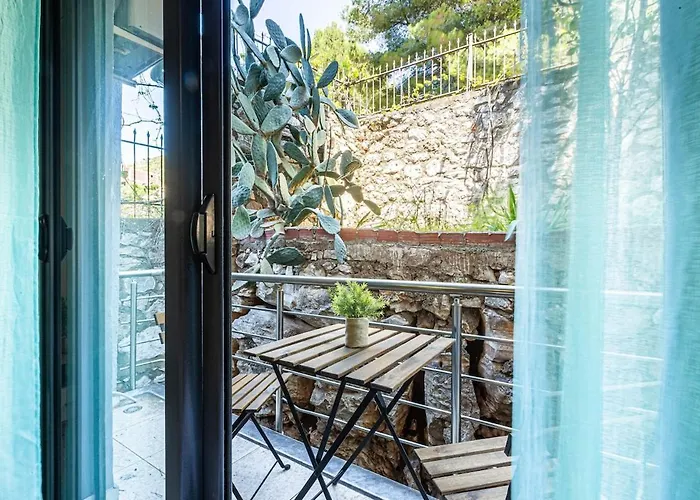 Charm 1, 1br W Kitchen, Parking & Patio Sarandë