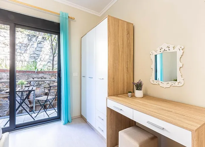 Charm 1, 1br W Kitchen, Parking & Patio Apartman *