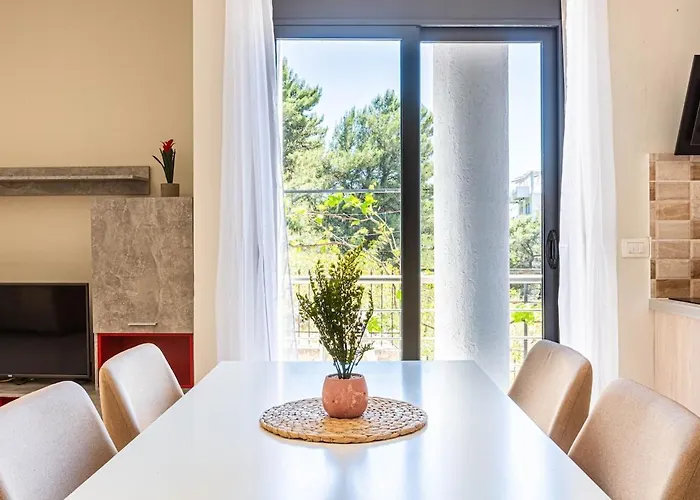 Charm 1, 1br W Kitchen, Parking & Patio * Saranda